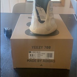 Yeez 700 v3